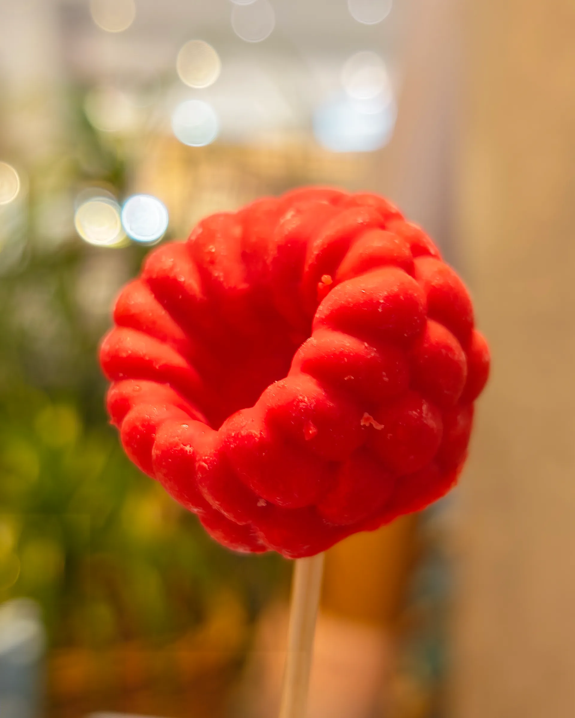 trompe-loeil raspberry